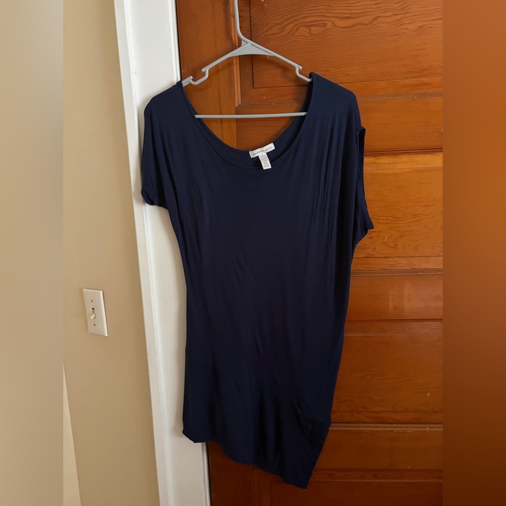 Women’s off shoulder asymmetrical navy blue tshirt top tunic size large ambiance